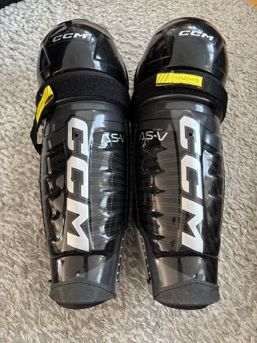 Senior CCM Tacks AS-V 15" Shin Pads (Used)