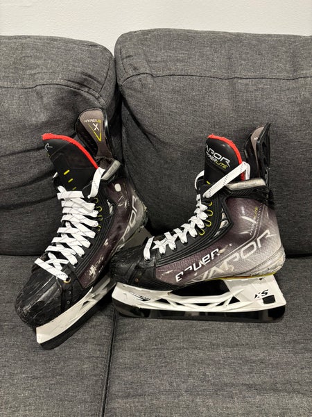 2021 Bauer Vapor Hyperlite Hockey Skates Size 6.5 (Used)