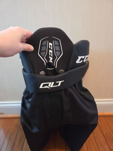 **LIKE NEW** Junior XL CCM QLT 250 Hockey Pants (Used)