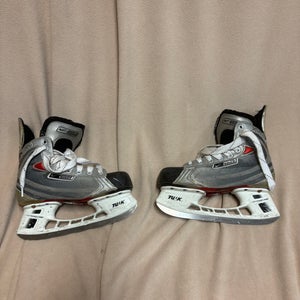 Bauer Vapor XVI Hockey Skates Regular Width Size 4.5 (Used)