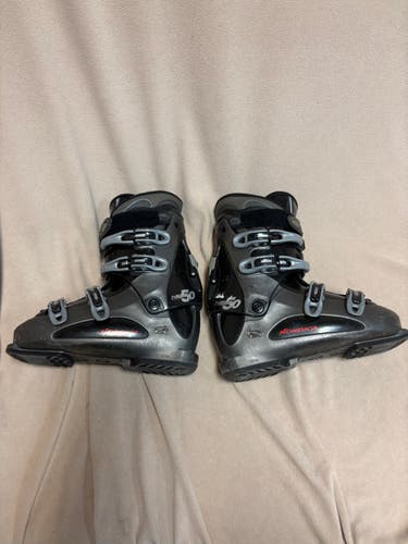 Mondo 28 & 28.5 Men's Nordica All Mountain Next 5.0 Ski Boots (Used)