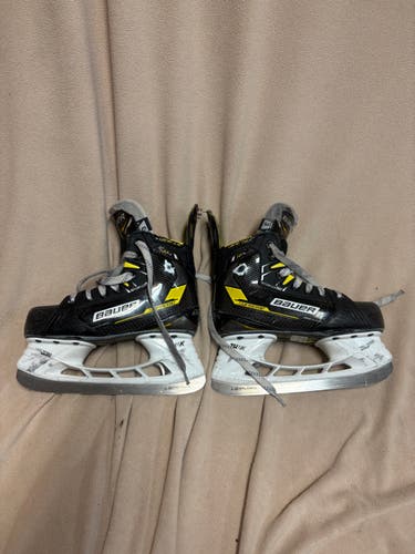 Bauer Supreme M4 Hockey Skates Regular Width Size 3 (Used)