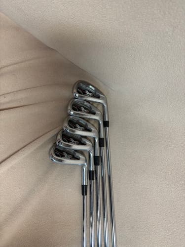 Callaway X Tour Right Handed Iron Set Uniflex 5 Pieces Steel Shaft (Used)