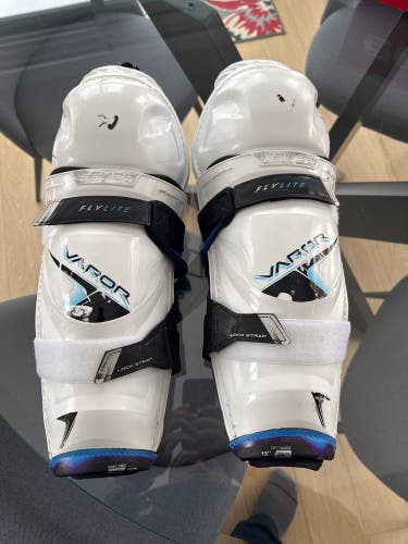 Intermediate Bauer Vapor Flylite 13" Shin Pads (Used)