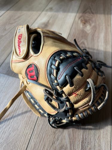 Wilson A700 RH Catcher's Baseball Glove 32.5" (Used)