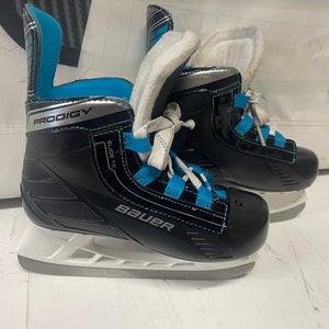 2016 Bauer Prodigy Hockey Skates 13 (Used)