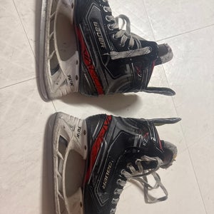 2019 Bauer Vapor X2.9 Hockey Skates Size 4.5 (Used)