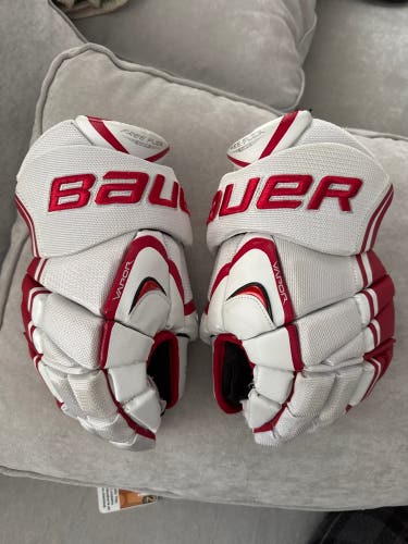 RARE!!  Bauer Vapor APX Pro Gloves 13" (Used)