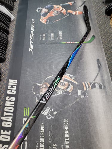 P92 | 77 Flex Senior Bauer Vapor FlyLite Left Hand Hockey Stick Flex Pro Stock (Used)
