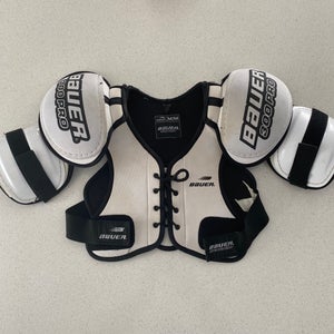 Medium Senior Bauer Sp300PRO Shoulder Pads (Used)