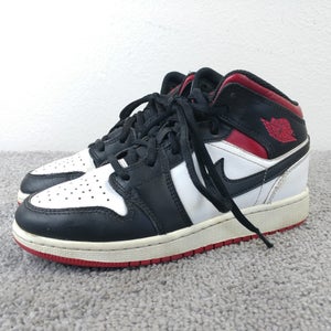 Nike Boys Air Jordan 1 Mid Boys Size 3.5Y Basketball Shoes Gym Red Black Toe