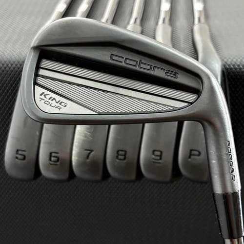 COBRA KING TOUR BLACK 2025 IRON SET 4-P