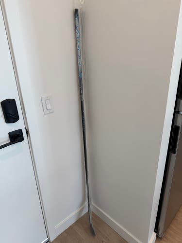 Senior Bauer Vapor FlyLite Right Handed Hockey Stick P28 77 Flex Pro Stock (New)