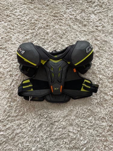 Medium Senior CCM Tacks XF Shoulder Pads (Used)