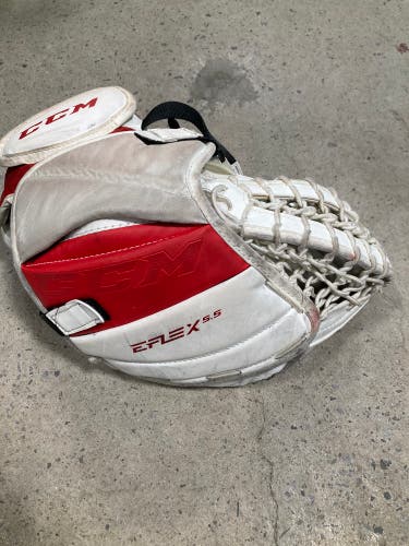 Youth CCM Extreme Flex E5.5 Full Right Goalie Glove