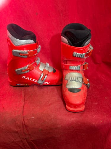 Ski Boots: Mondo 23 & 23.5 Salomon Ski Boots (Used)