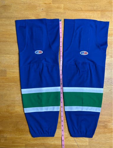 Vancouver Canucks Athletic Knit AK HS2100 Socks Intermediate Medium like New!