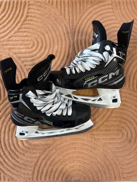 Intermediate CCM Tacks XF 70 Hockey Skates Regular Width 6 (Used)