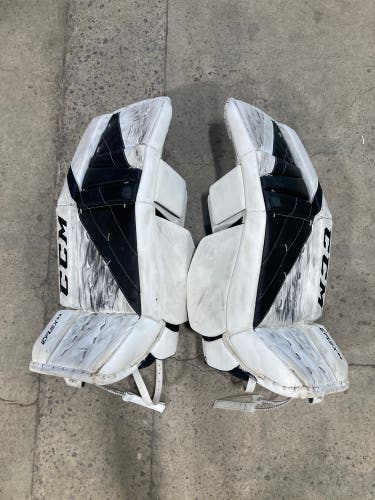 30"+1" Intermediate CCM Extreme Flex 5.9 Goalie Leg Pads
