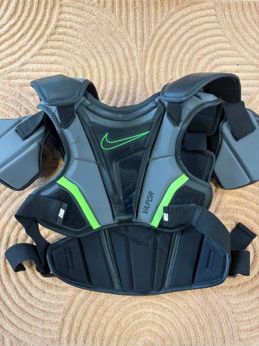 Medium Adult Nike Vapor Shoulder Pads (Used)