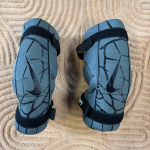Medium Youth Nike Vapor LT Arm Pads (Used)