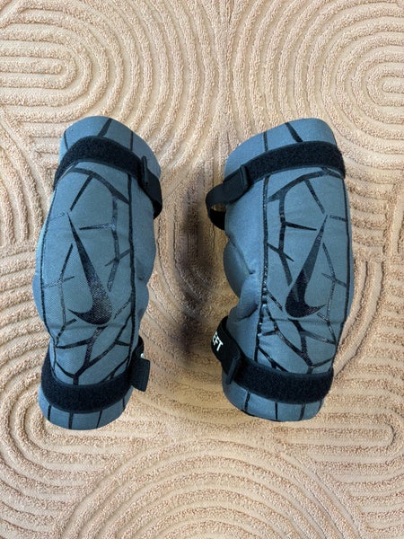 Medium Youth Nike Vapor LT Arm Pads (Used)