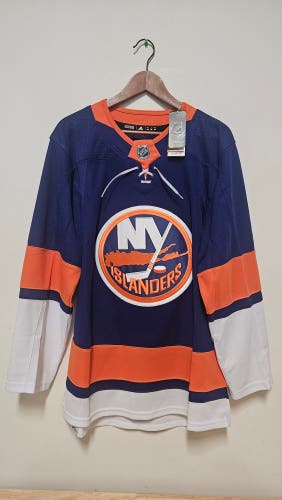 Women's Adidas Prime Green New York Islanders jersey Size 46  (New)
