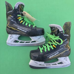 Junior Bauer Supreme M40 Hockey Skates Regular Width Size 3