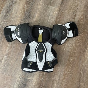 Junior Large CCM Tacks 4052 Shoulder Pads (Used)
