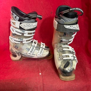 Ski Boots: Mondo 23 & 23.5 Women's Salomon Ski Boots (Used)
