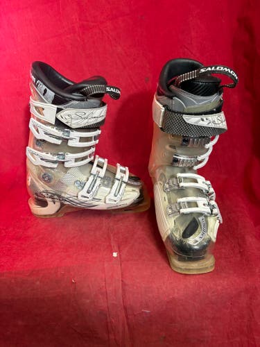 Ski Boots: Mondo 23 & 23.5 Women's Salomon Ski Boots (Used)