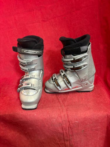 Ski Boots: Mondo 24 & 24.5 Nordica Ski Boots (Used)