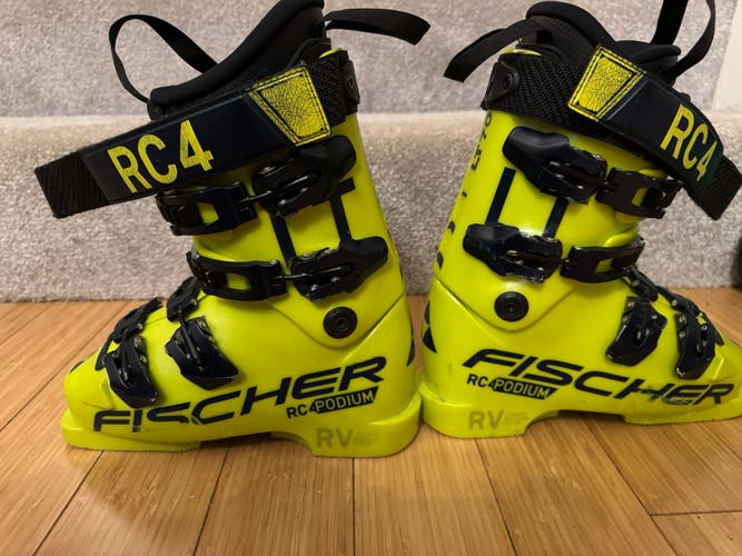 Mondo 23.5 kids Fischer RC4 PODIUM Ski Boots Stiff Flex (Used)