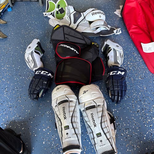 Senior xl Hockey equipment!!