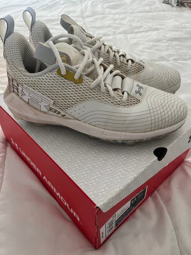 White/Gold Men's Size M 9.5 (W 10.5) Adult Under Armour Harper 7 Low Top Molded Cleats