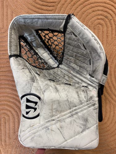 White Intermediate Warrior Ritual GT Goalie Glove Regular (Used)