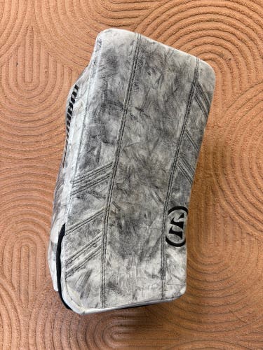 White Intermediate Warrior Ritual G3 Goalie Blocker Regular (Used)