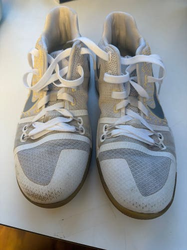 Kid's 6.5Y (Big Kids / Youth) Nike Kyrie 3 Shoes (Used)