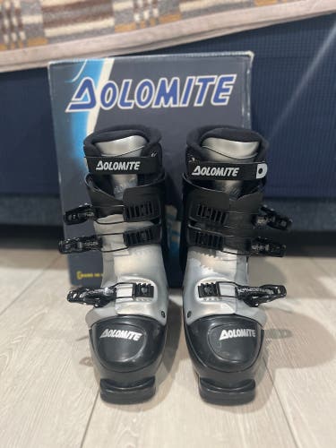 Mondo 28 & 28.5 Unisex Dolomite Ski Boots (Used)