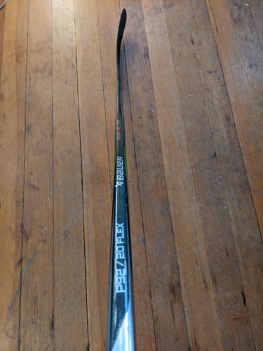 Junior Bauer Vapor Hyperlite 2 Left Hand Hockey Stick P92 Less Than 30 Flex (Used)