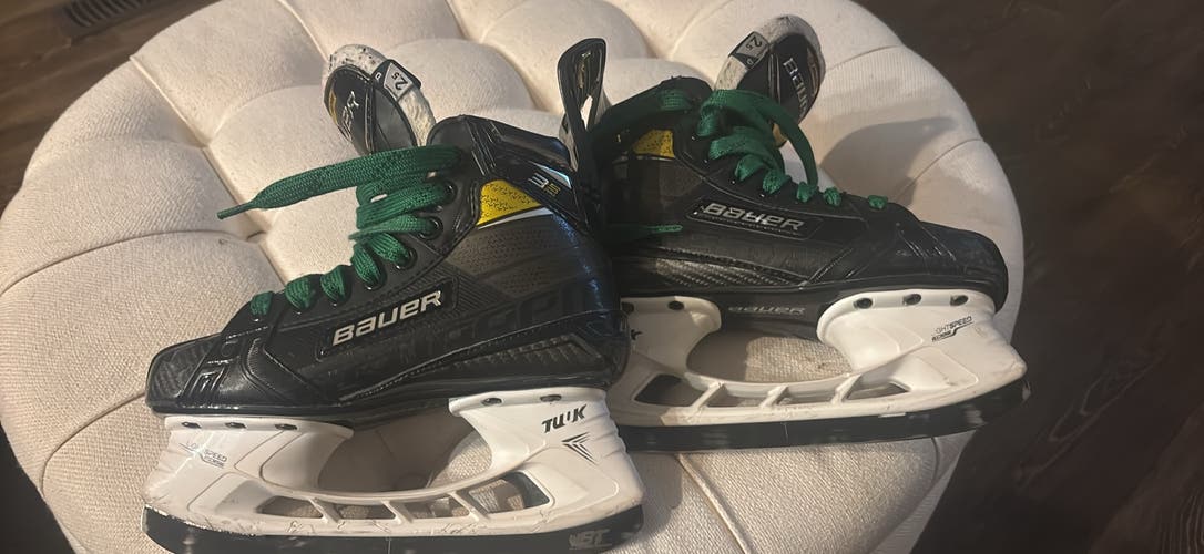 2020 Bauer Supreme 3S Pro Hockey Skates Regular Width Size 2.5 (Used)