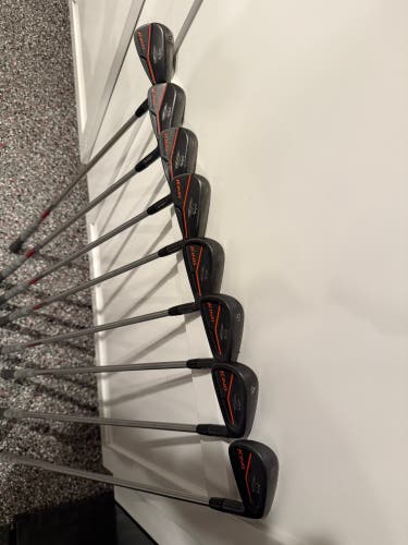 Men's Cobra King Right Handed Iron Set Stiff Flex Graphite/Steel Shaft (Used)