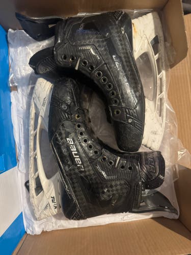 2022 Bauer Supreme Mach Hockey Skates Regular Width 10 (Used)