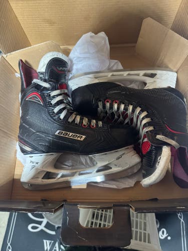 2017 Bauer Vapor X700 Hockey Skates Regular Width Size 6 (Used)