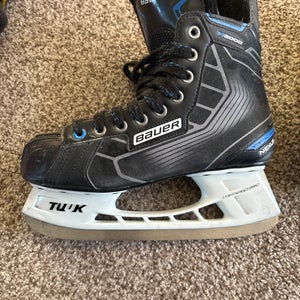 2016 Bauer Nexus N8000 Hockey Skates Regular Width Size 6 (Used)