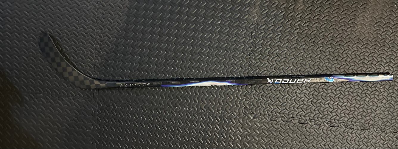 Junior Bauer Vapor FlyLite Left Hand Hockey Stick P92 40 Flex (Used)