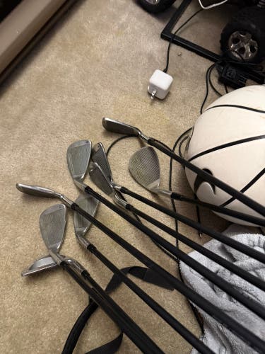 Alien Golf Right Handed Iron Set (Used)exc