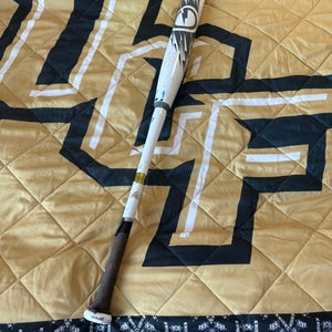 Louisville Slugger Genesis Bat (-6) 28 oz 34" (Used)