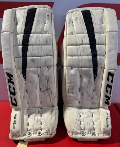CCM Extreme Flex 760 Goalie Leg Pads | Size Youth 24"