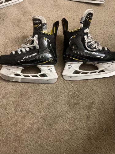 2022 Bauer Supreme M4 Hockey Skates Size 4.5 (Used)